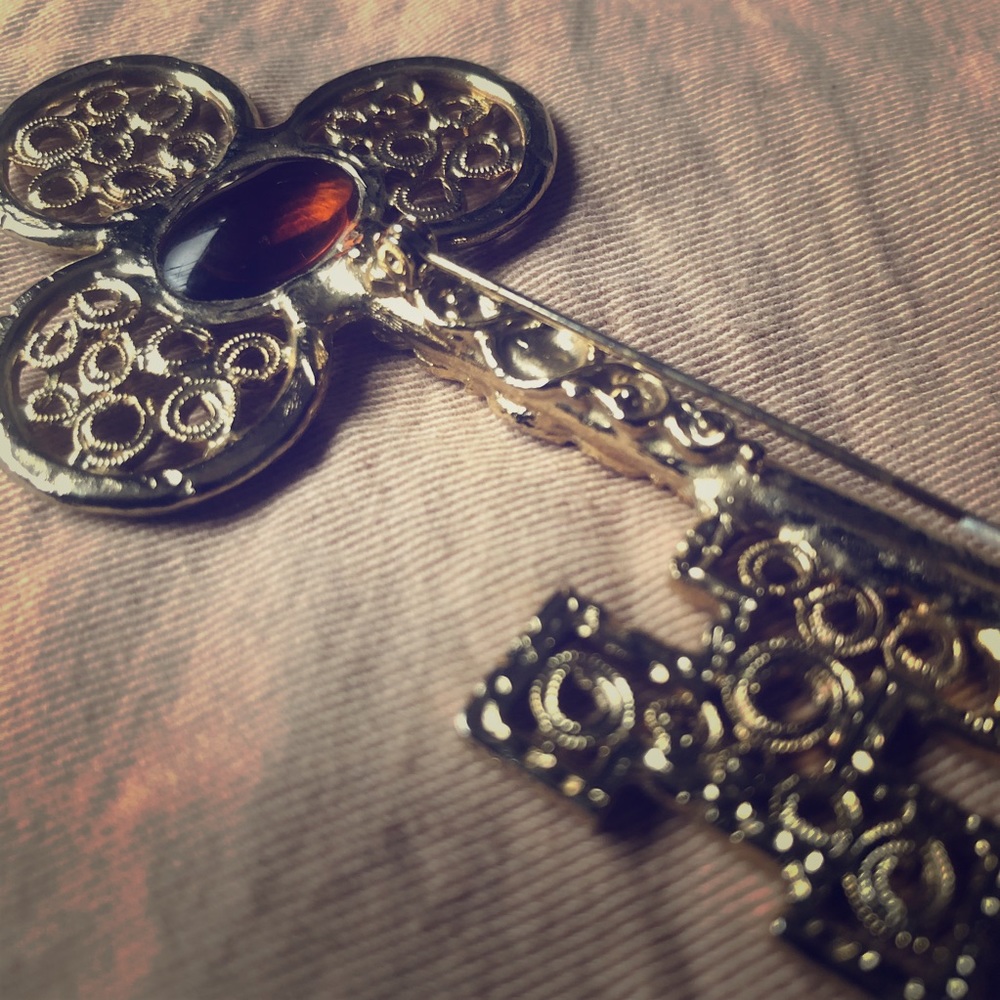Vintage Golden Skeleton Key Brooch/Pin